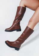 Bota Cano Alto Classic Brown (Solado Reto e Fechamento Lateral)